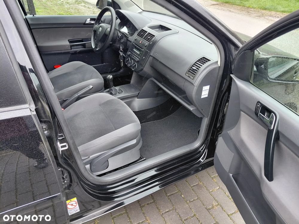 Volkswagen Polo 1.4 Comfortline - 25