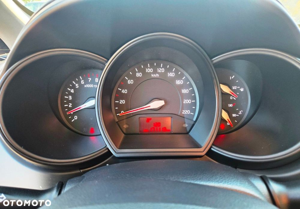 Kia Rio - 12