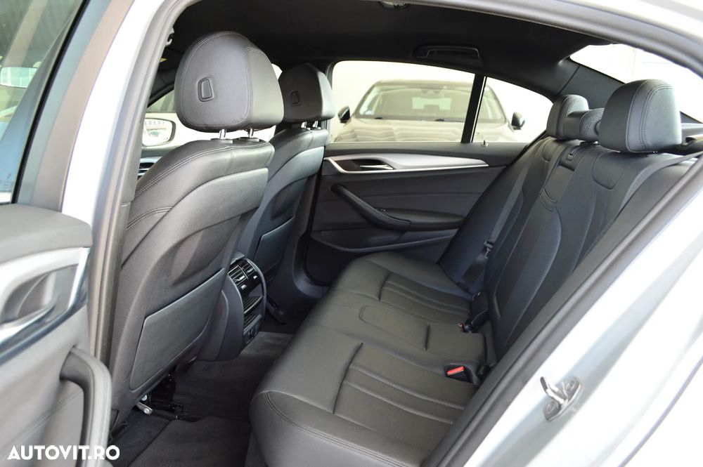 BMW Seria 5 520d AT - 28