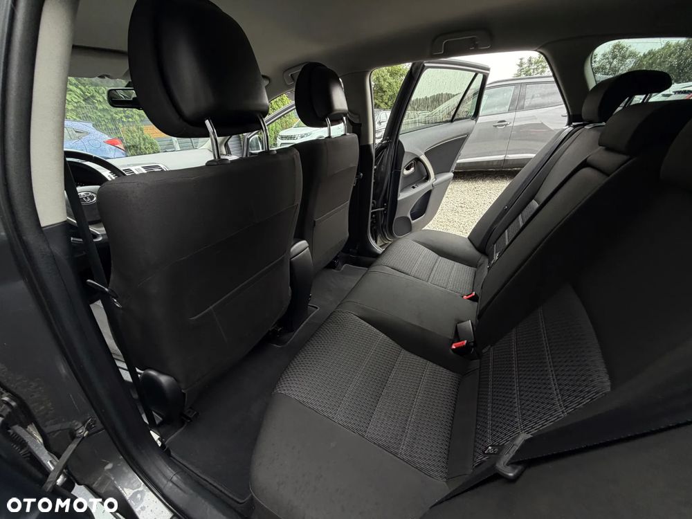 Toyota Avensis 1.8 Premium - 19