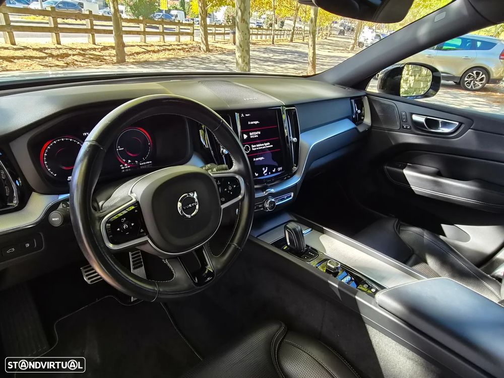 Volvo XC 60 2.0 T6 PHEV R-Design AWD - 12