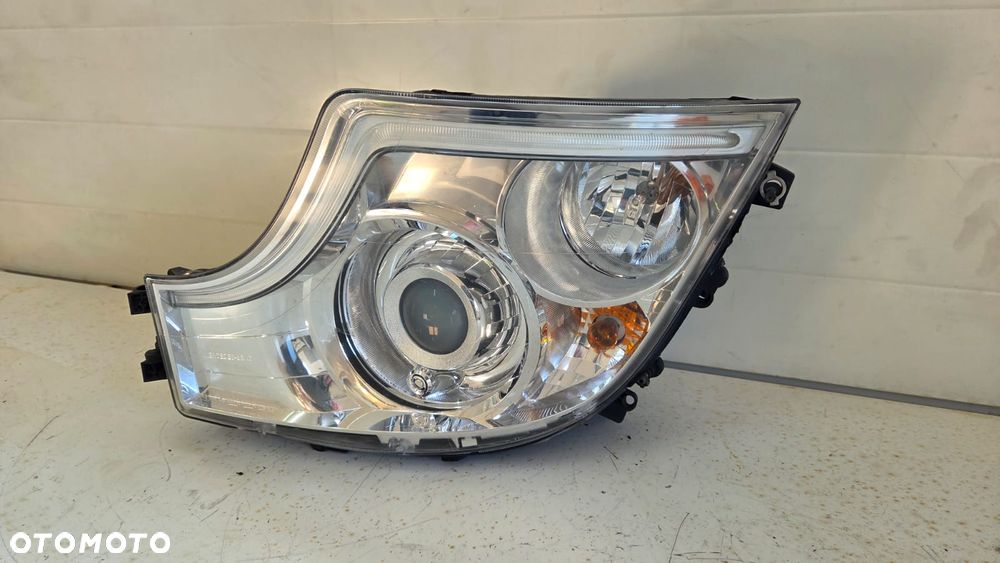 Lampa przednia reflektor xenon Mercedes mp4 9618205239 - 2