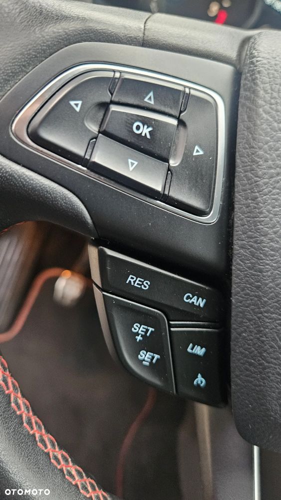 Ford Kuga 2.0 TDCi 2x4 ST-Line - 34