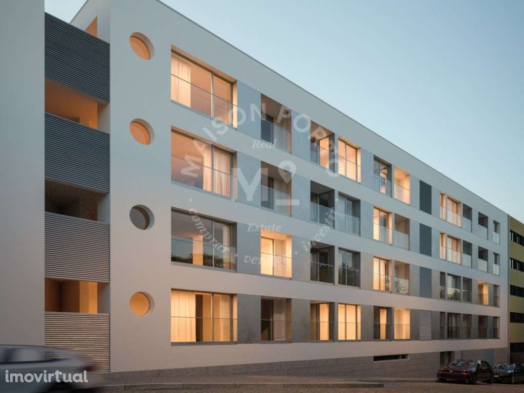 Apartamento T1 com Varanda, Lugar de Garagem e Arrumo próximo ao Ho... - Grande imagem: 3/13