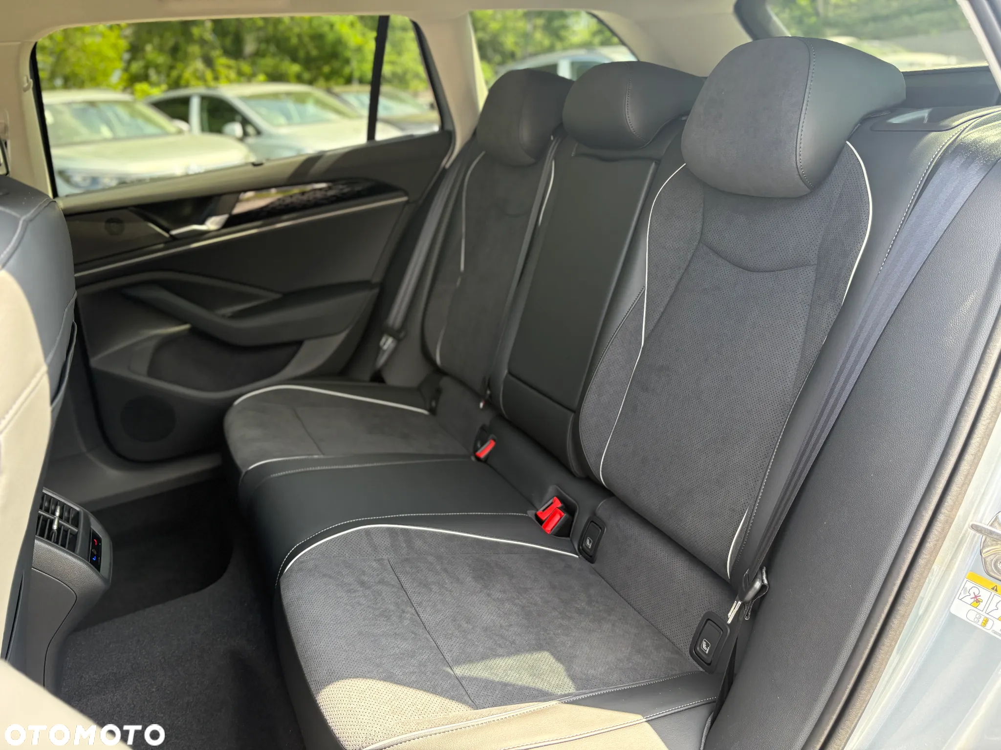 Volkswagen Passat 1.5 TSI ACT mHEV Business Plus DSG - 27