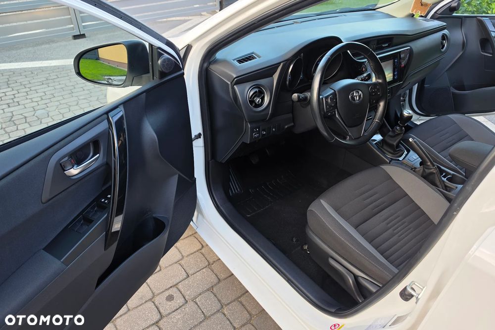 Toyota Auris 1.6 Premium - 22