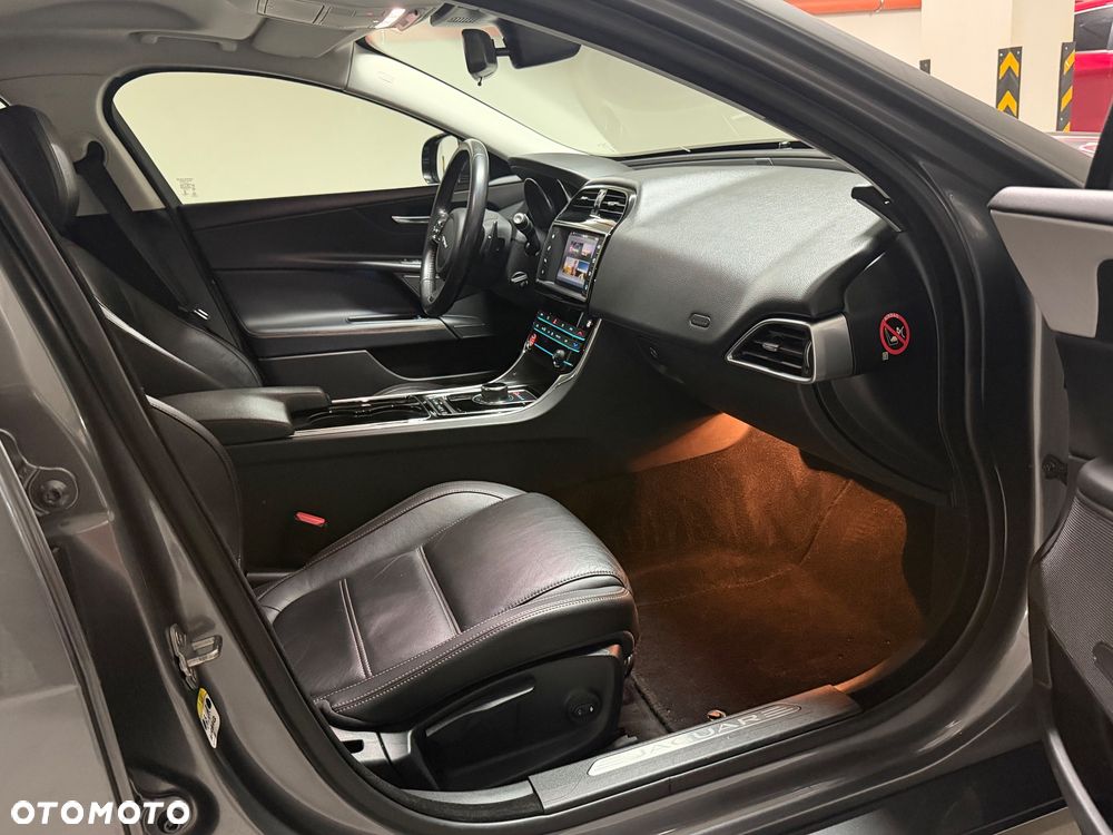 Jaguar XE 20d AWD Pure - 8