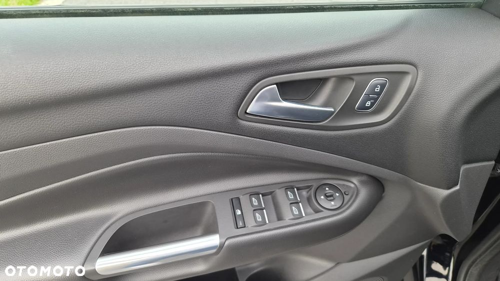 Ford Kuga 1.5 EcoBoost 2x4 Titanium - 19