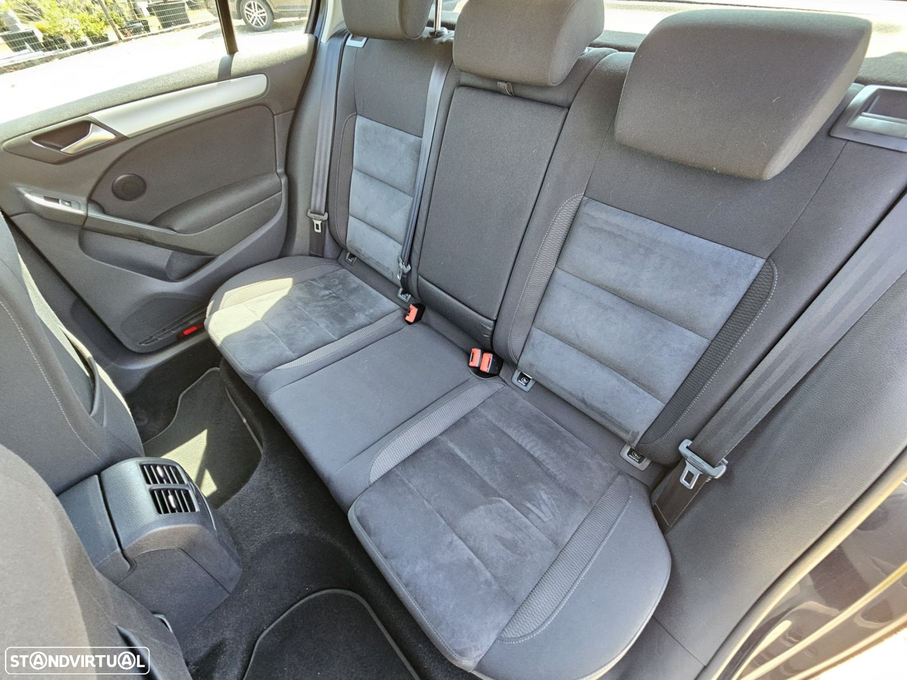 VW Golf 1.6 TDi Highline DSG - 20