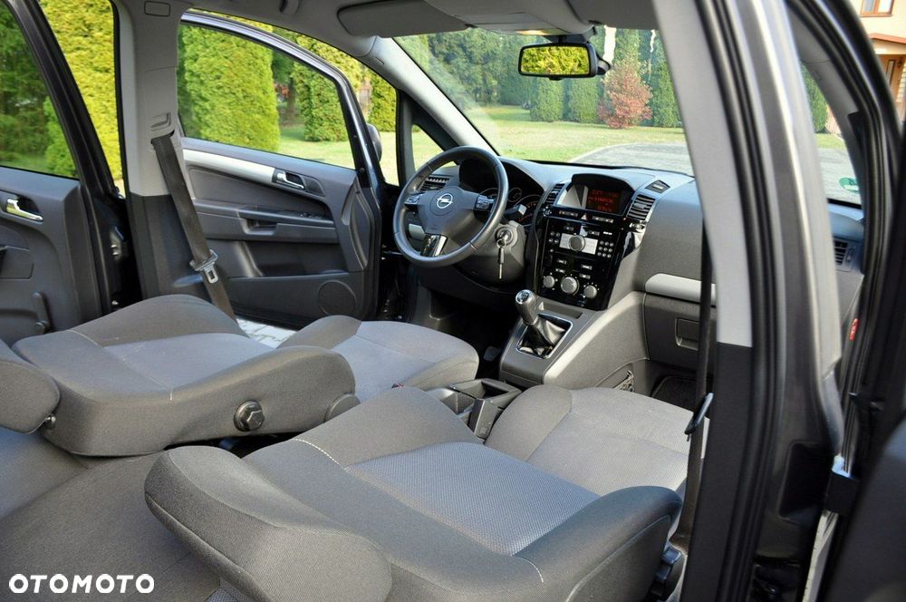Opel Zafira - 24