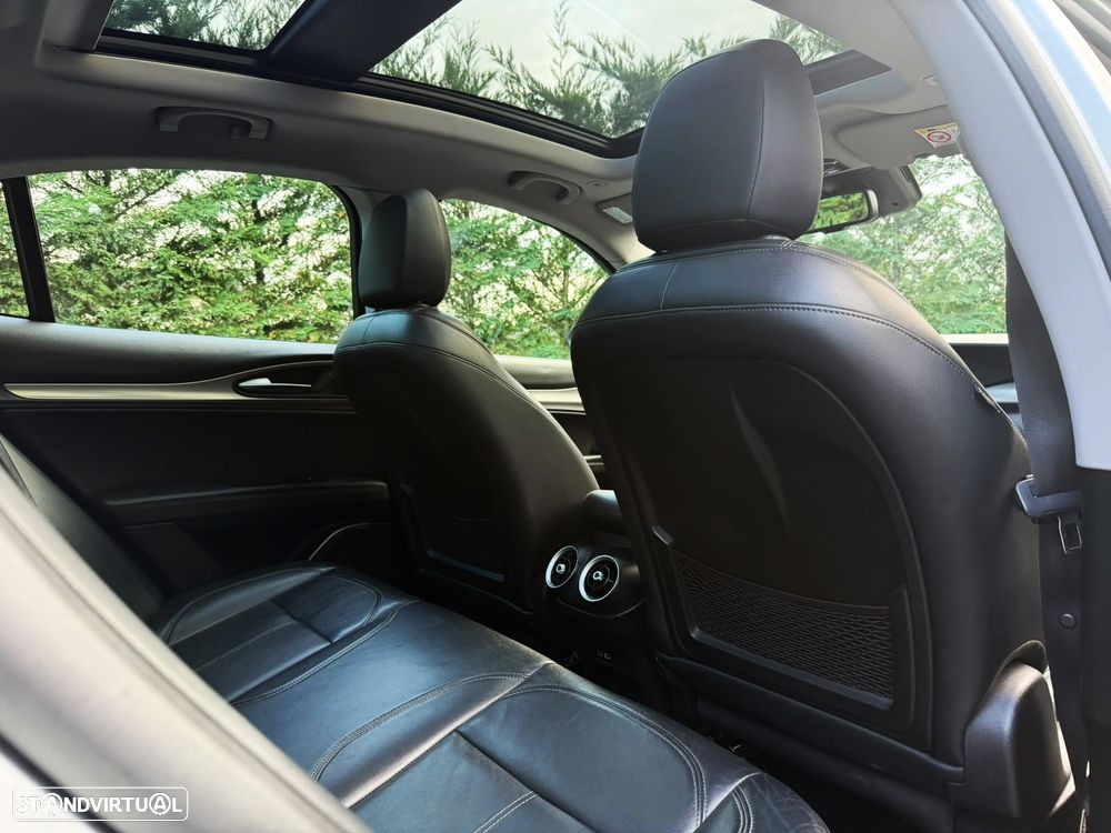 Alfa Romeo Stelvio - 26