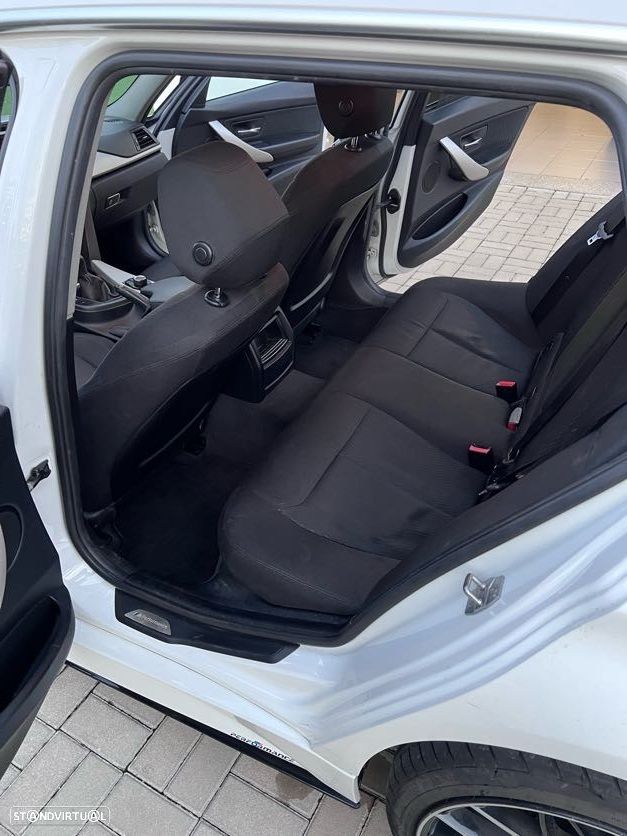 BMW 318 d Pack M - 14