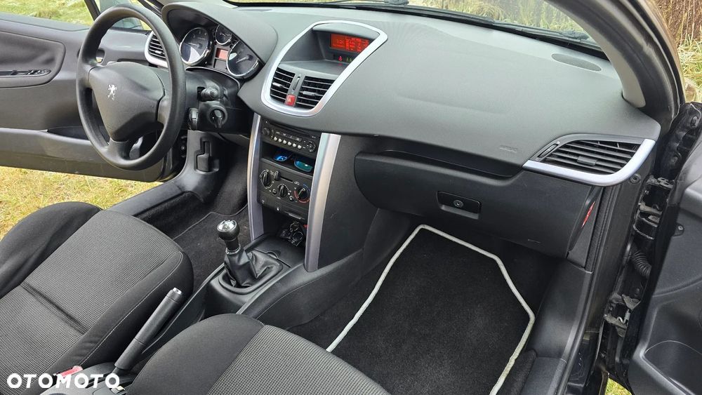 Peugeot 207 - 13