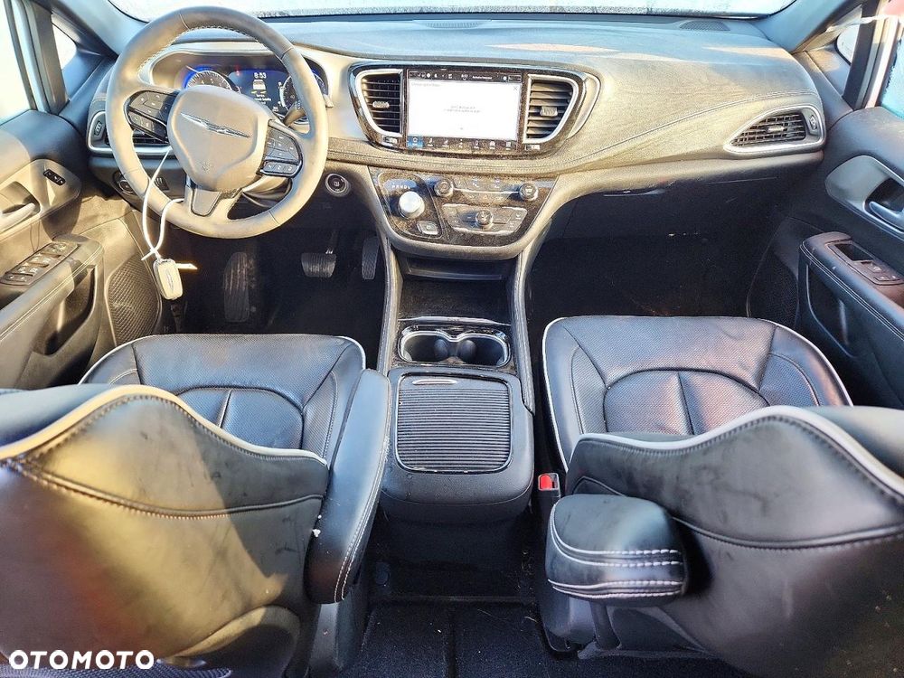 Chrysler Pacifica - 8