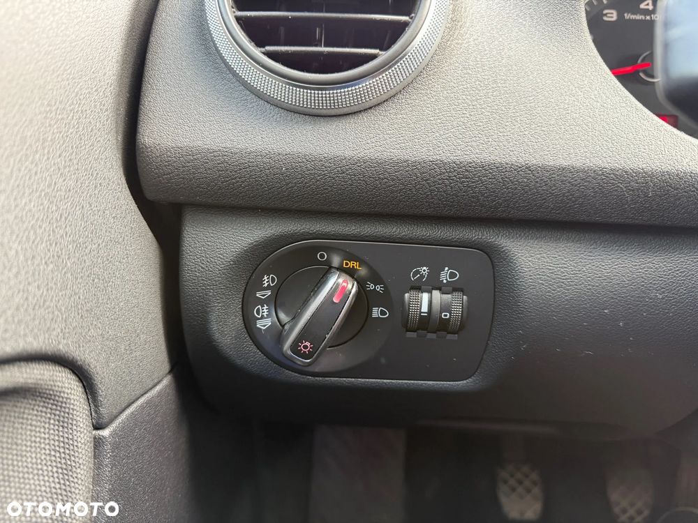 Audi A3 1.6 Ambiente - 12