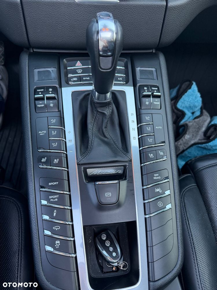 Porsche Macan Turbo - 11