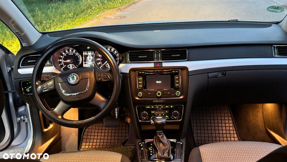 Skoda Superb 2.0 TDI Comfort DSG - 14
