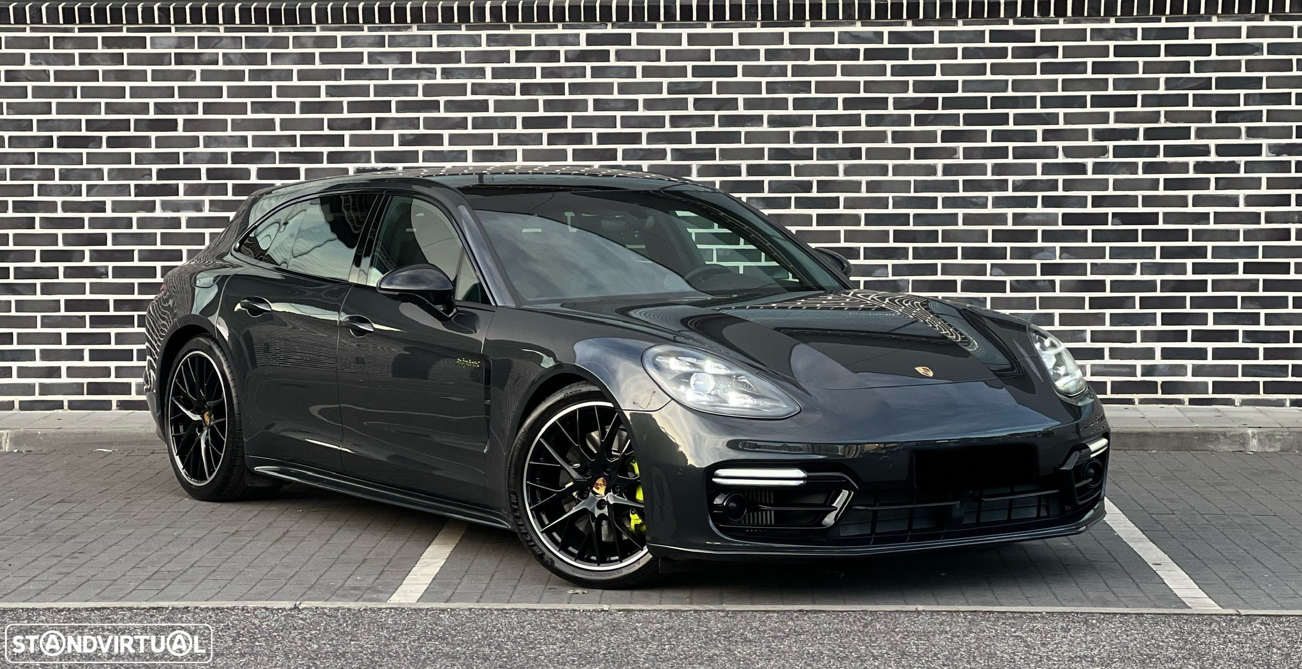 Porsche Panamera Sport Turismo 4 E-Hybrid - 1
