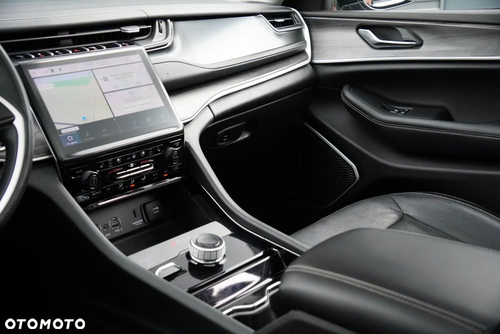 Jeep Grand Cherokee - 25