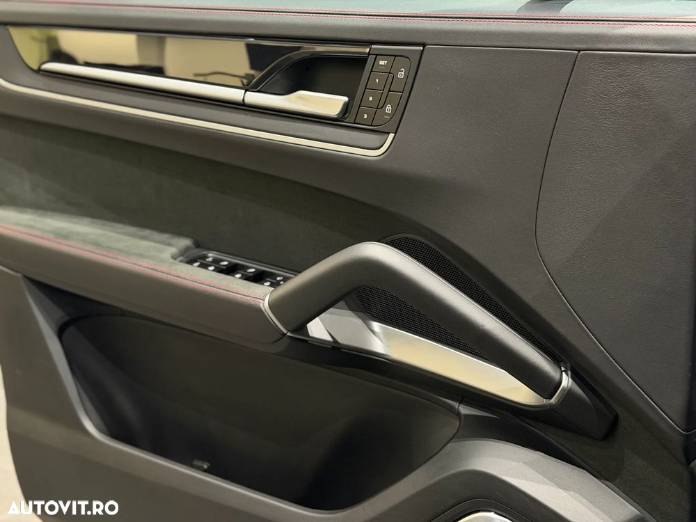 Porsche Cayenne - 19