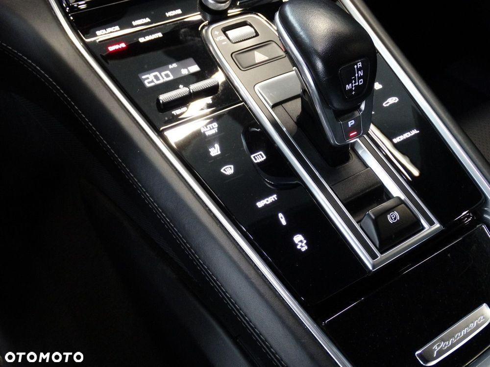 Porsche Panamera - 28