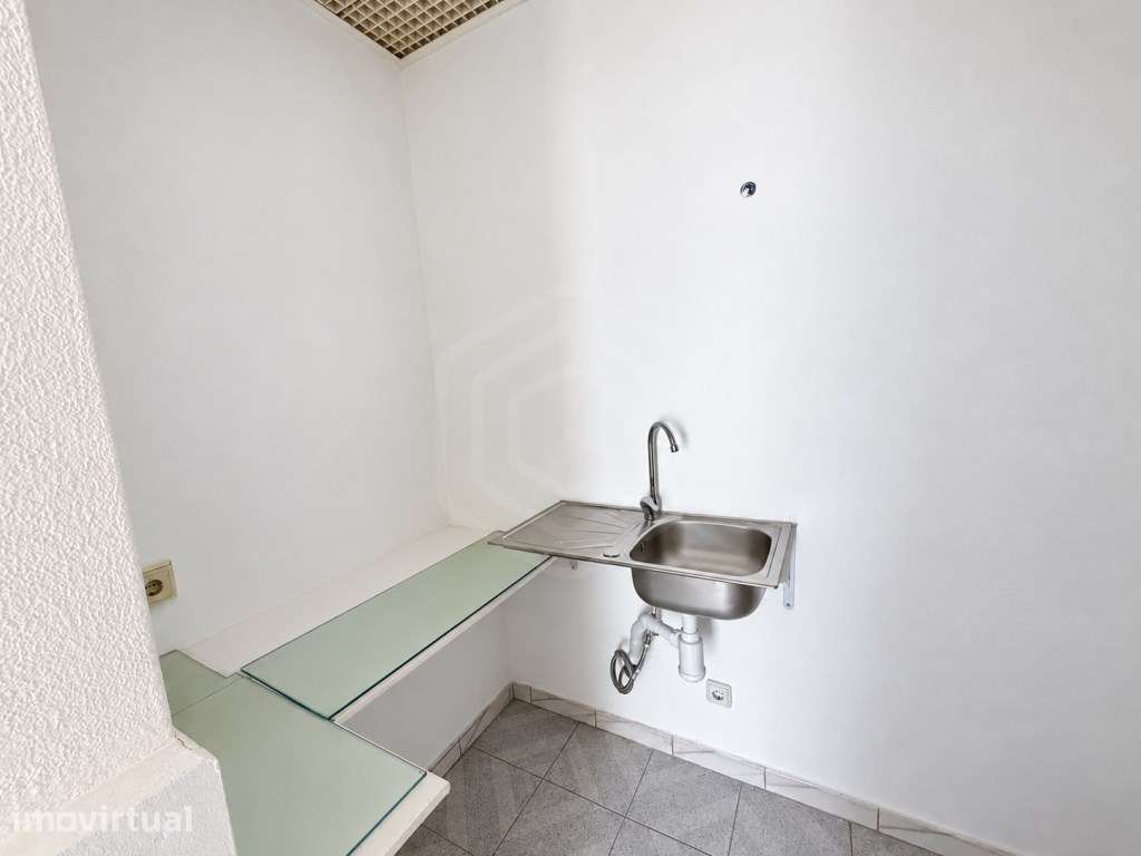 Loja para arrendamento na primeira linha da Praia de Quarteira, Alg... - Grande imagem: 4/6