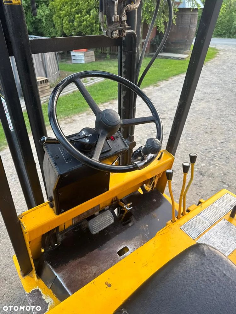Caterpillar F35 - 15