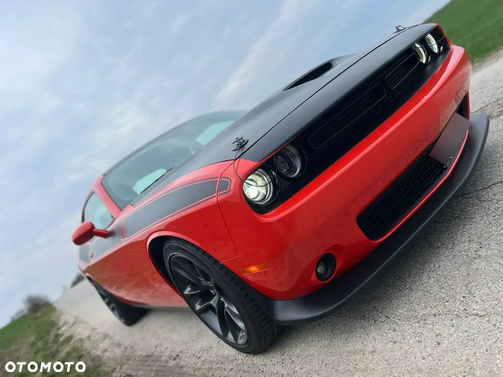 Dodge Challenger - 11
