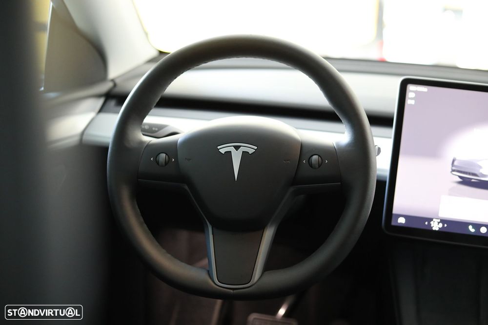Tesla Model Y Long-Range RWD - 8