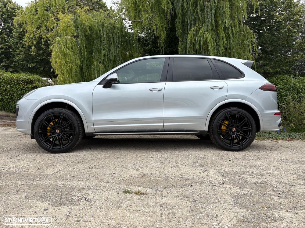 Porsche Cayenne Platinum Edition - 10