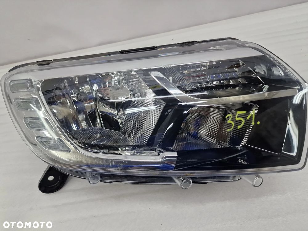 DACIA SANDERO II  LIFT 17- PRAWA LAMPA PRZEDNIA PRZÓD . NR 260103529R , NR AUKCJI LA351 - 5