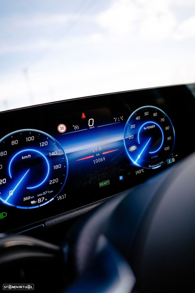 Mercedes-Benz EQA 300 4Matic AMG Line - 15