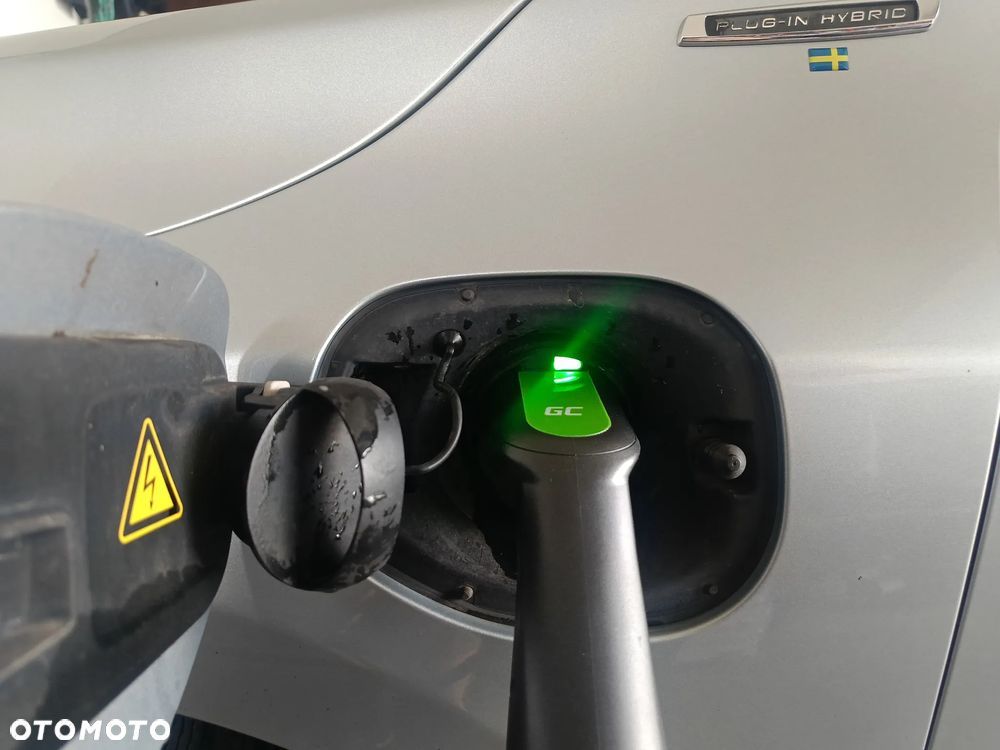 Volvo V60 D6 AWD Plug-in Hybrid Summum - 24