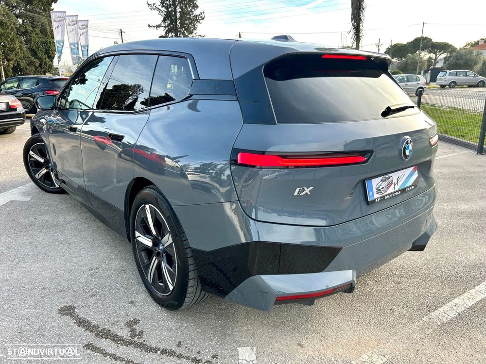 BMW iX xDrive 40 Pack Desportivo - 16