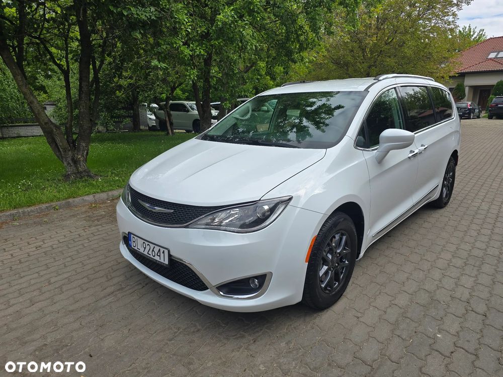 Chrysler Pacifica - 1