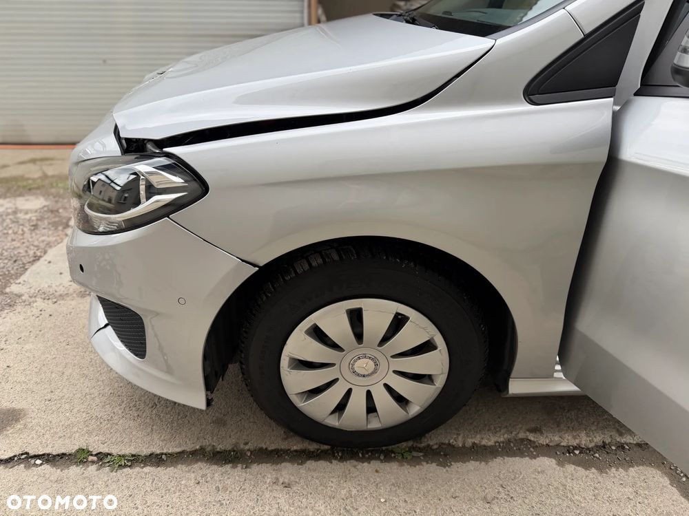 Mercedes-Benz Klasa B 180 (BlueEFFICIENCY) 7G-DCT - 31