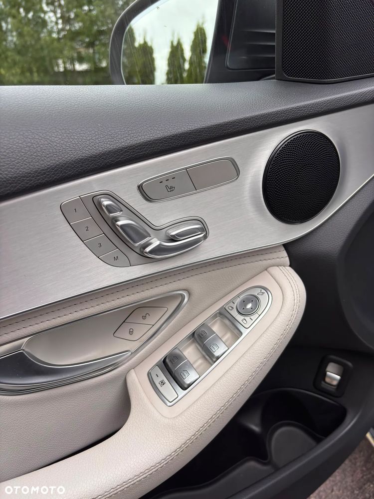 Mercedes-Benz Klasa C 300 7G-TRONIC AMG Line - 23