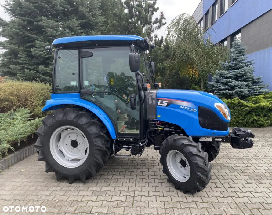 LS Traktor MT3.50 Boomer New Holland Biegi pełzające , klimatyzacja , joystick , 4 pary hydrauliczne - 3