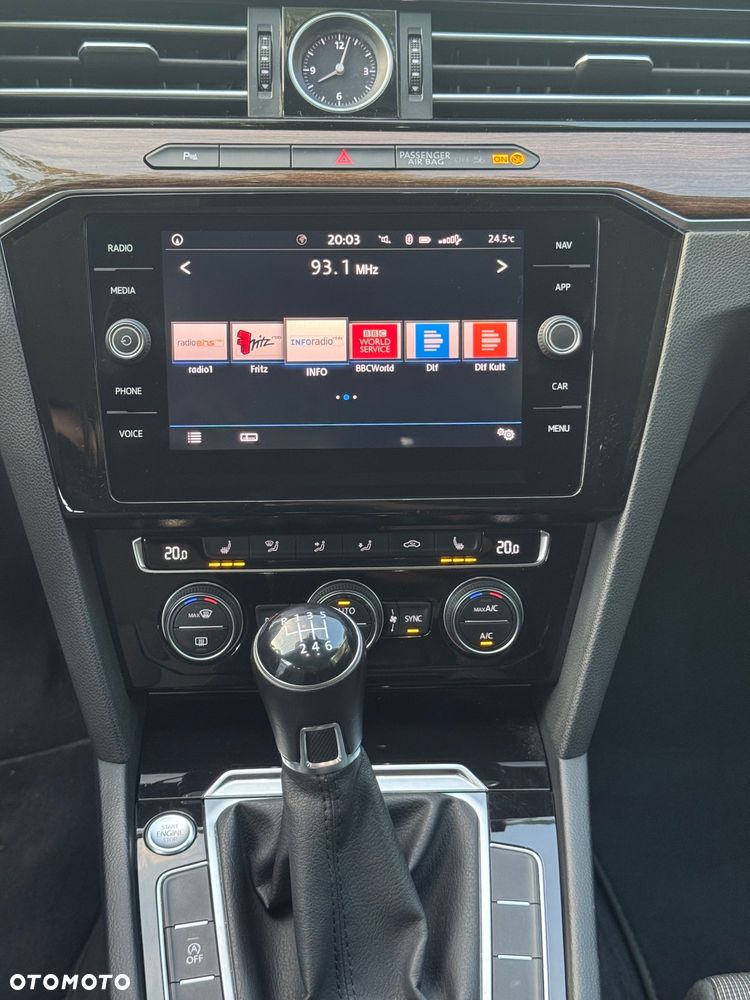 Volkswagen Passat 2.0 TDI SCR Comfortline - 24