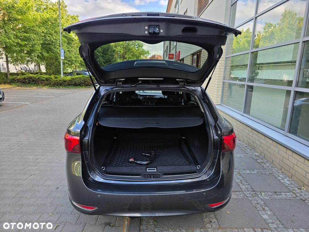 Toyota Avensis - 12