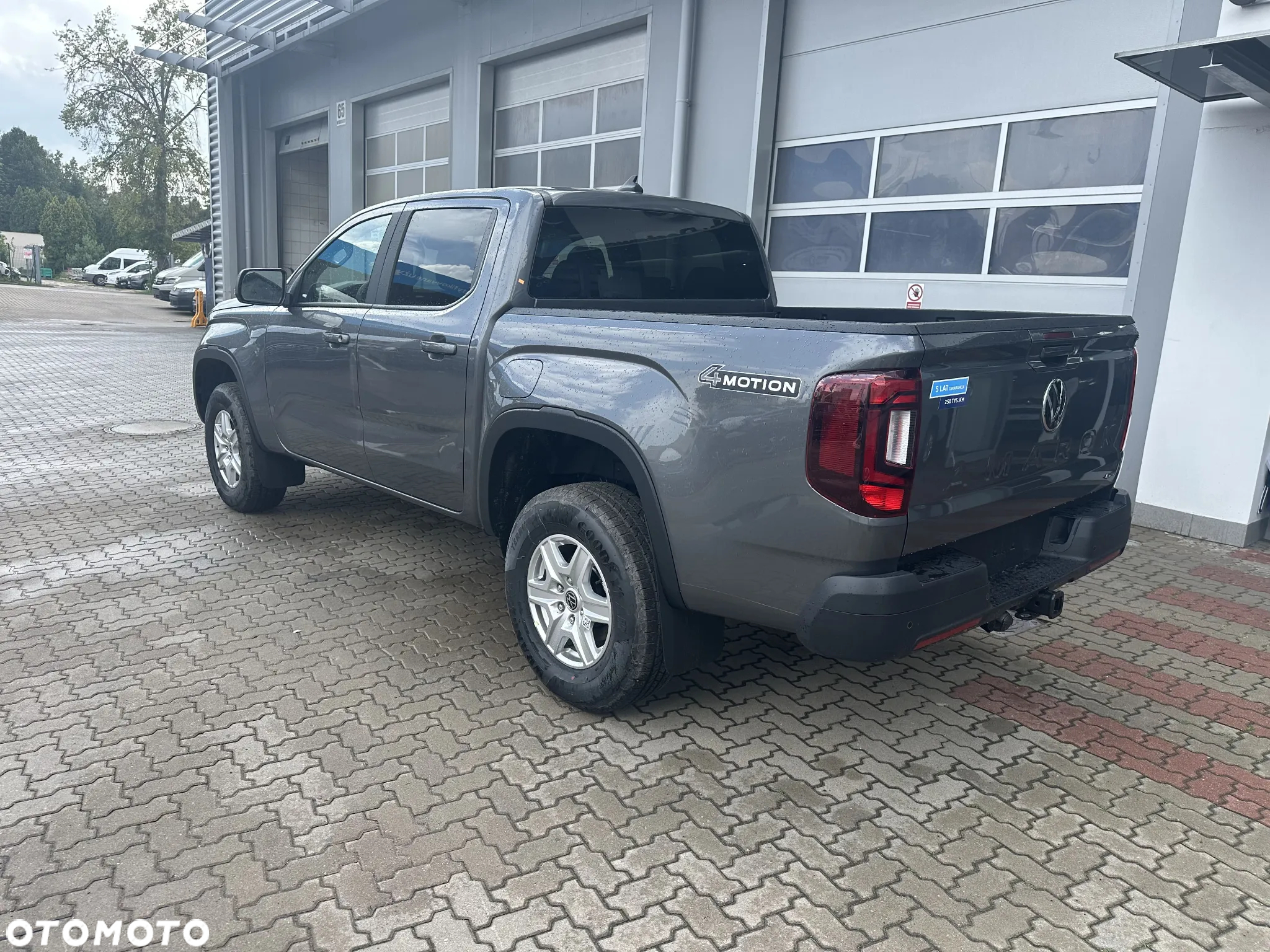Volkswagen Amarok 2.0 TDI 4Mot Life - 3
