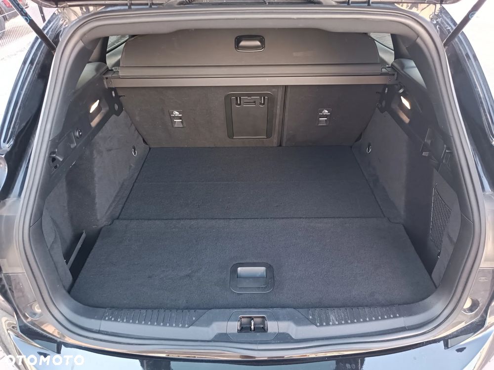 Ford Focus 1.0 EcoBoost mHEV ST-Line X - 12
