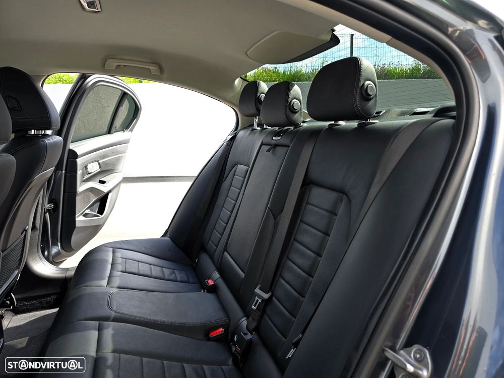 BMW 330 e Pack M Auto - 37
