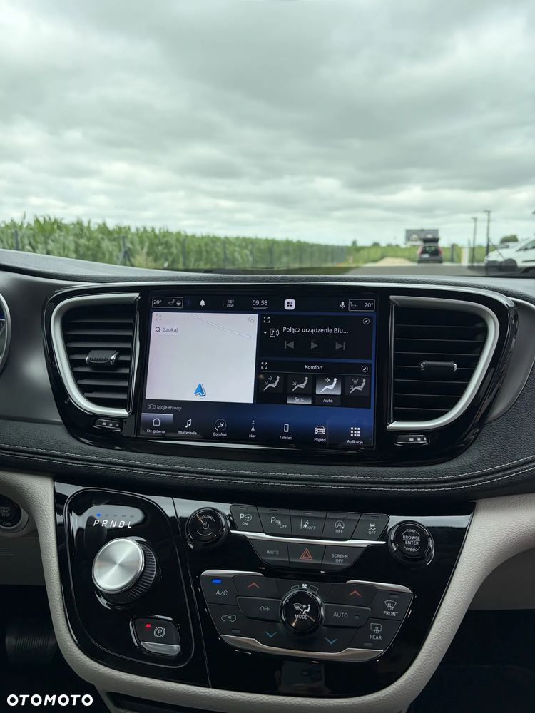 Chrysler Pacifica - 16