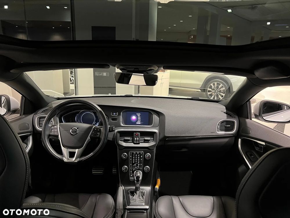 Volvo V40 D3 Drive-E R-Design Momentum - 14