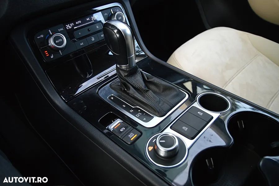 Volkswagen Touareg 3.0 V6 TDI SCR Blue Motion DPF Automatik - 32