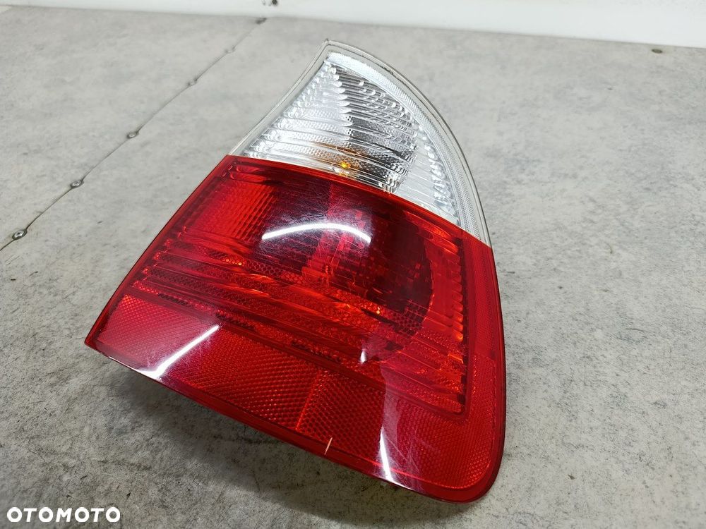LAMPA TYLNA PRAWA BMW 3 E46 11-A011B KOMBI - 4