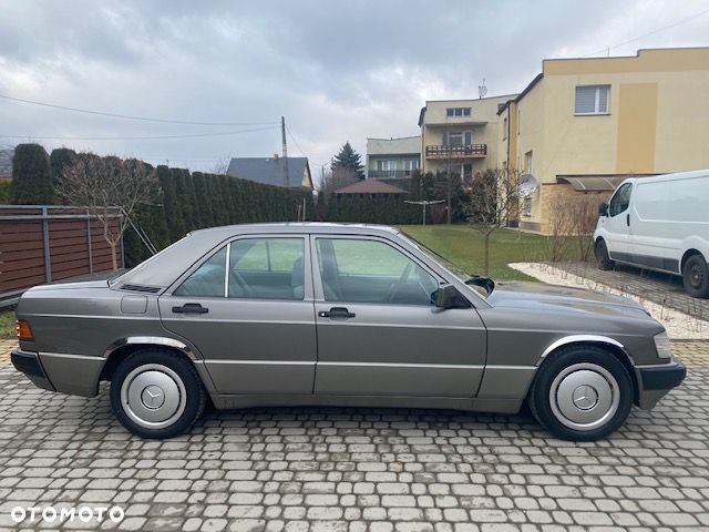 Mercedes-Benz W201 (190) - 24