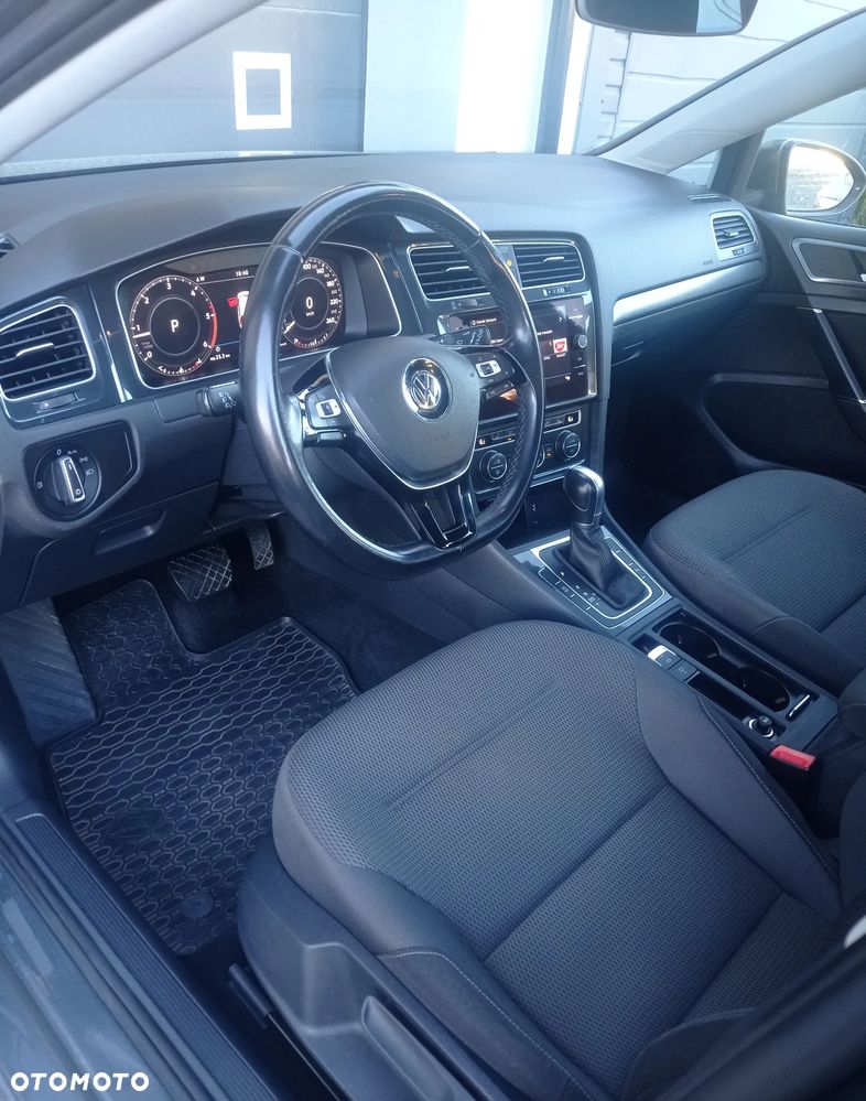 Volkswagen Golf - 24