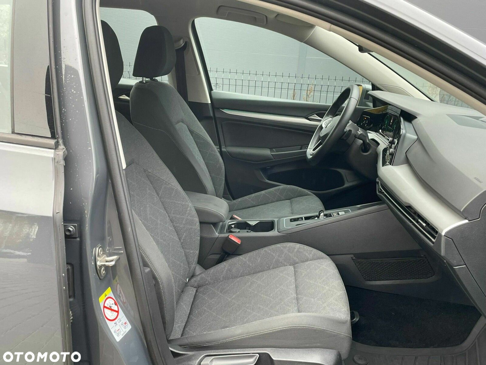 Volkswagen Golf VIII 1.0 eTSI Life DSG - 12
